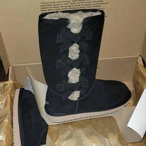 Womans NWT ugg boots